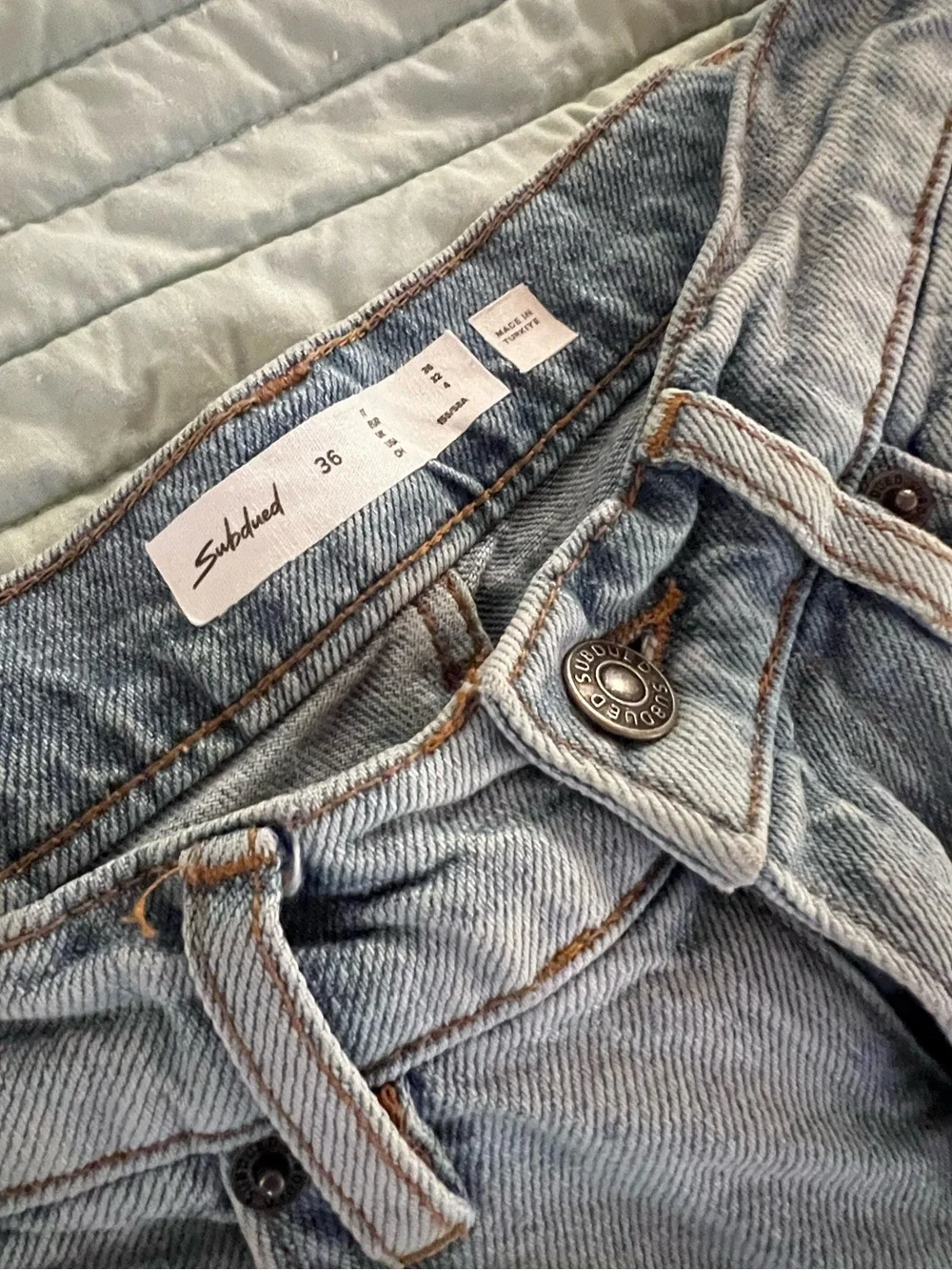 Subdued Brand Women’s Light Wash Jeans with Union Jack Star Patches - Picture 5 of 6